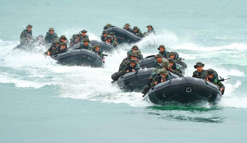 Taiwan Army Unit Simulates Port Attack 